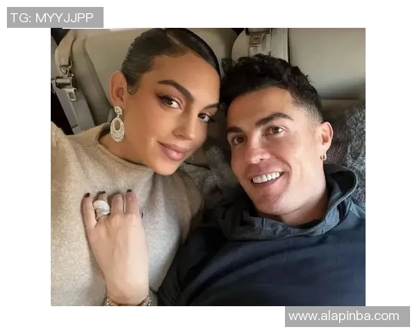 足坛巨星美妻风采尽显 球场之外的爱情与魅力故事