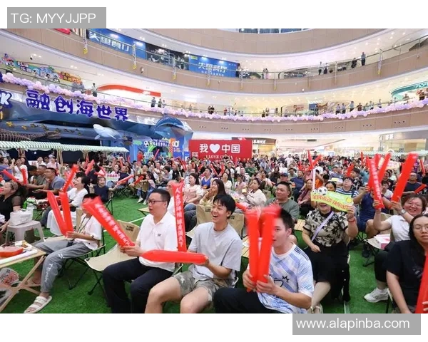 足球巨星走进街头与球迷互动 热血场景点燃城市激情 足球巨星走进街头与球迷互动 热血场景点燃城市激情